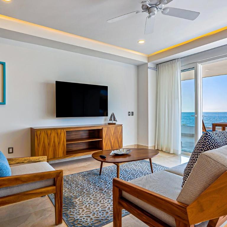 Luxe 2nd-floor condo with endless ocean views, pool, spa & balcony - Casa - 5