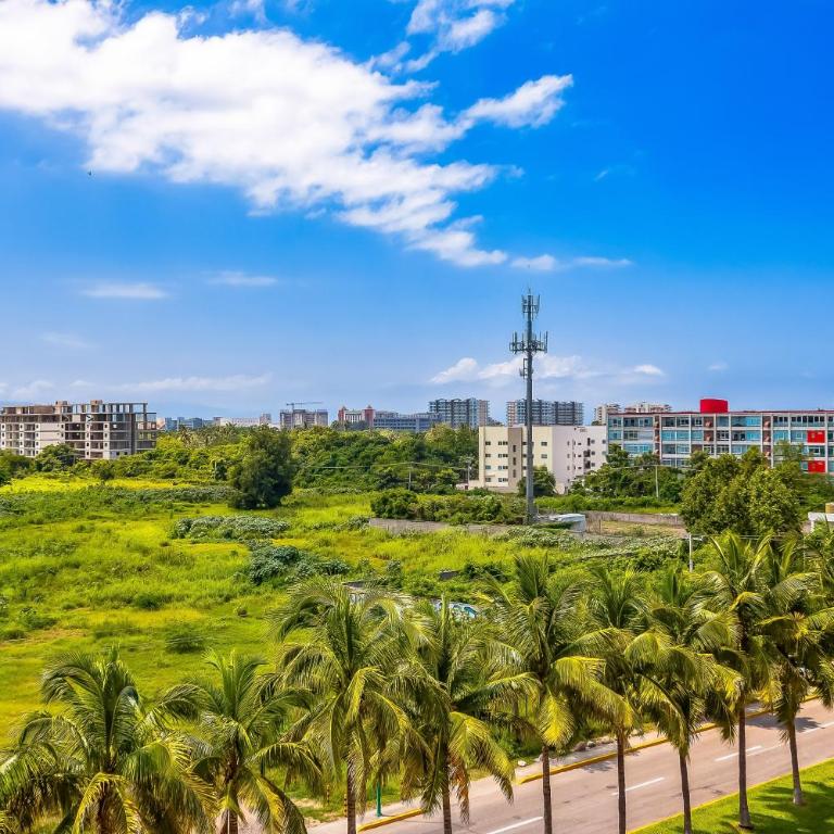 5th-floor apt near the ocean with infinity rooftop pool, balcony, washer/dryer - Casa - 43