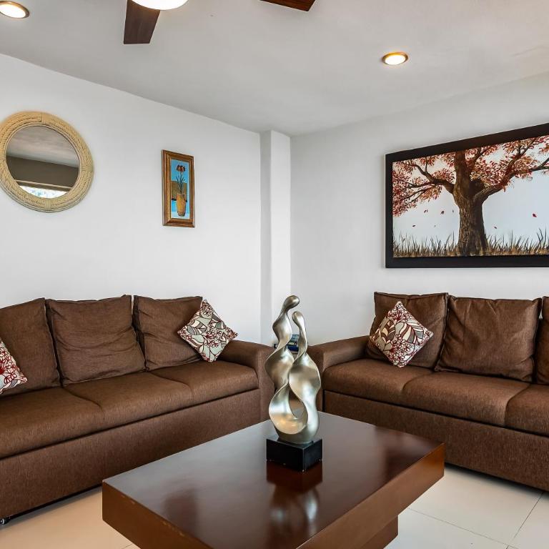 Mismaloya Beach condo with ocean views, on-site pool, grill, & private balcony - Casa - 3