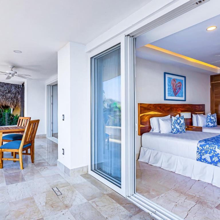 Luxe 2nd-floor condo with endless ocean views, pool, spa & balcony - Casa - 13