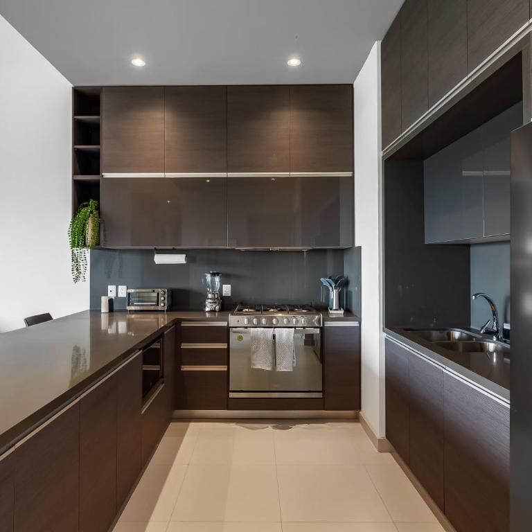Modern condo with breathtaking views, infinity pool, and en suite bedrooms - Casa - 9