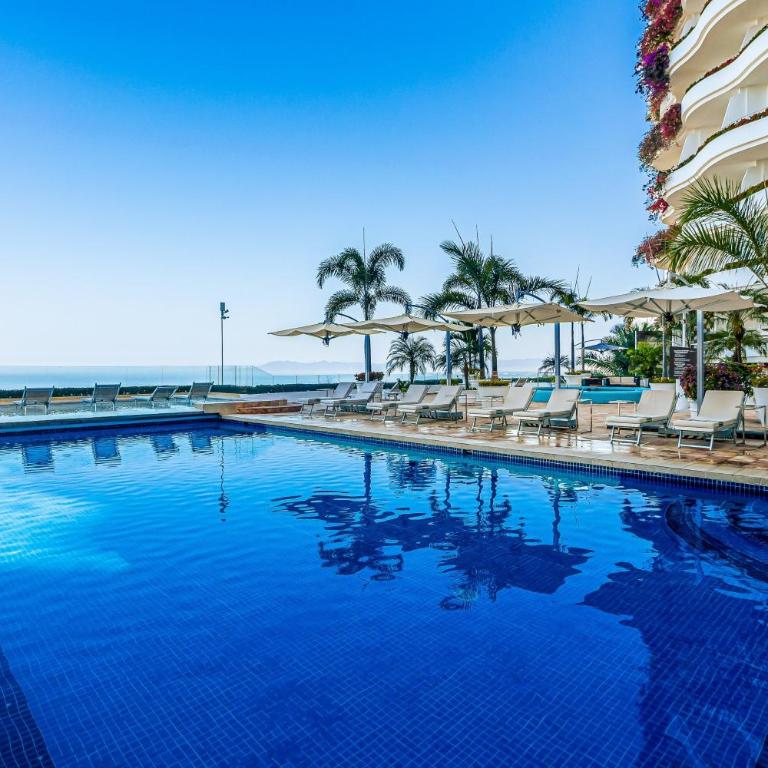 Upscale coastal suite with private terrace, ocean views, pool & hot tub - Vacation Home - 41