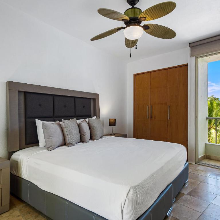 2nd-floor condo with private balcony, on-site pool & billiards - Casa - 14