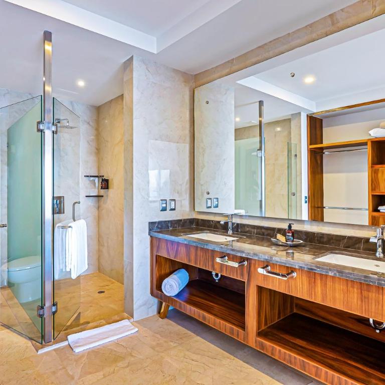 Luxe 2nd-floor condo with endless ocean views, pool, spa & balcony - Casa - 19
