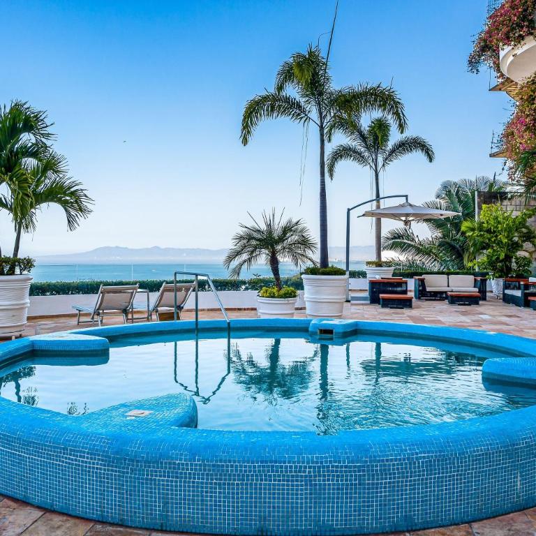 Upscale coastal suite with private terrace, ocean views, pool & hot tub - Vacation Home - 44