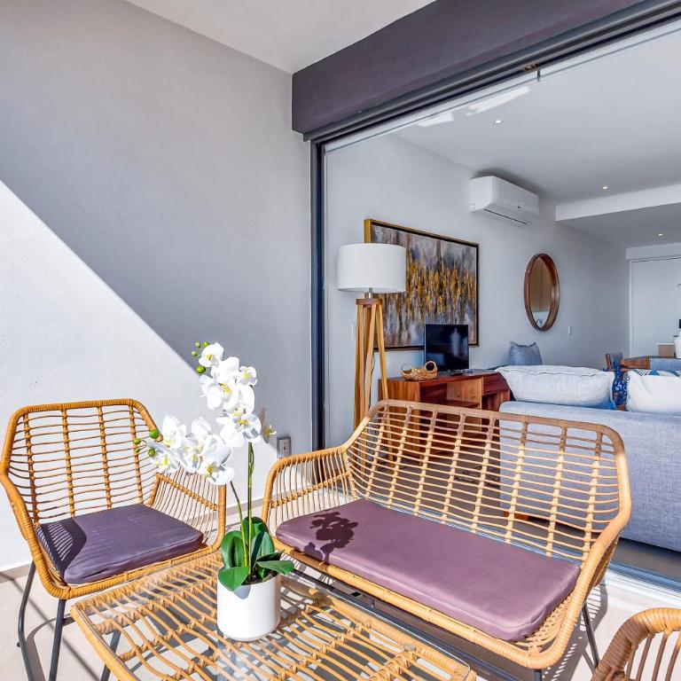 Oceanfront condo with a full kitchen, pool, & beach access - Casa - 4