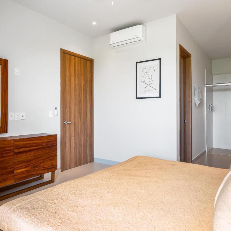 5th-floor apt near the ocean with infinity rooftop pool, balcony, washer/dryer - Casa - 13