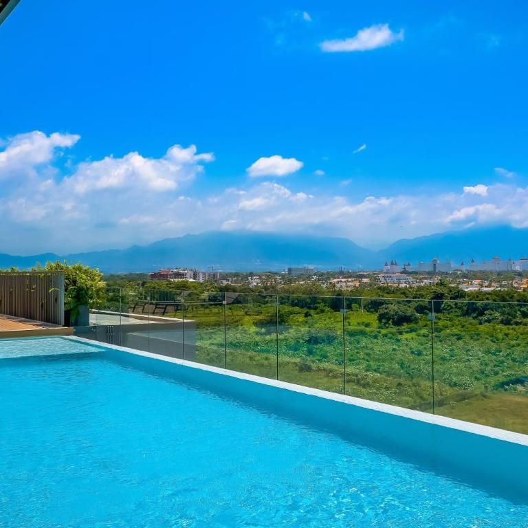 5th-floor apt near the ocean with infinity rooftop pool, balcony, washer/dryer - Casa - 35