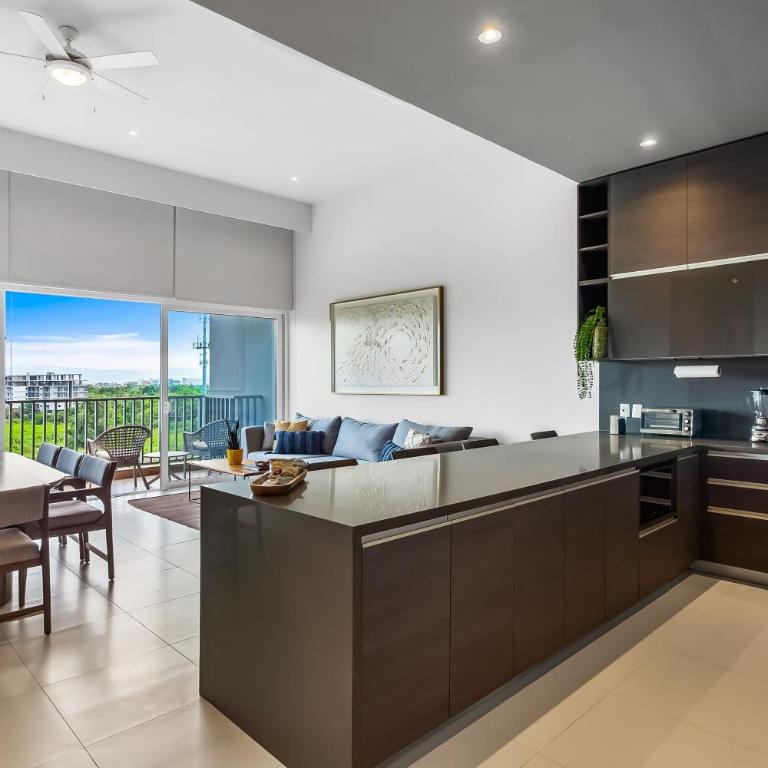 Modern condo with breathtaking views, infinity pool, and en suite bedrooms - Casa - 12