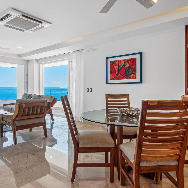 Luxurious upscale condo w/ wraparound oceanfront view & shared pool - Casa - 13