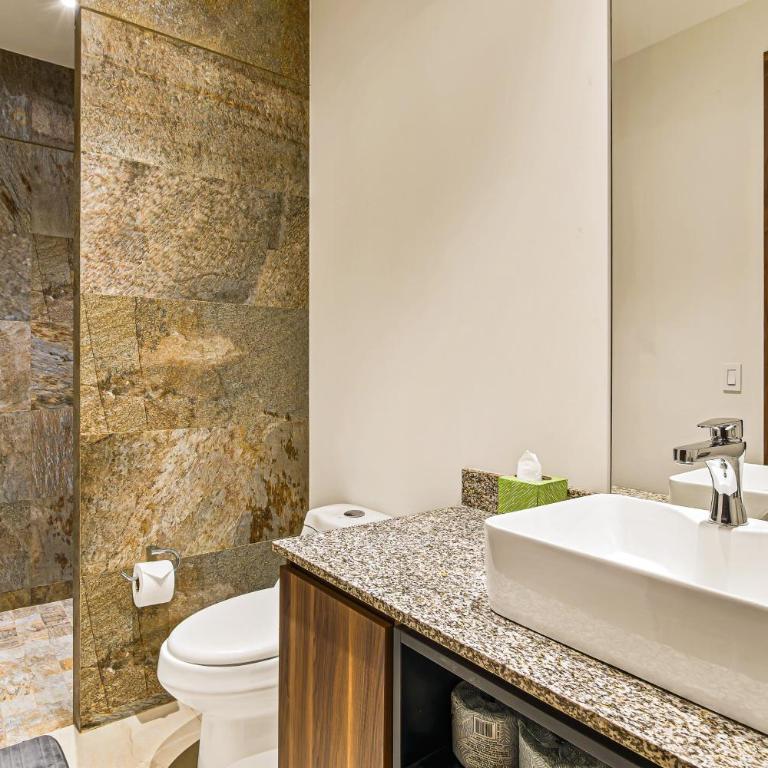 Peaceful modern condo with rooftop pool, washer-dryer and fitness room - Casa - 25