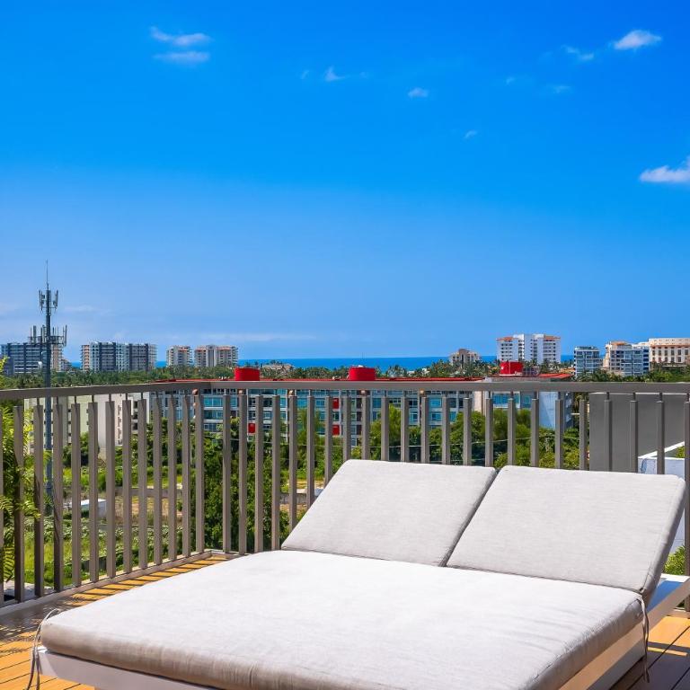 5th-floor apt near the ocean with infinity rooftop pool, balcony, washer/dryer - Casa - 31
