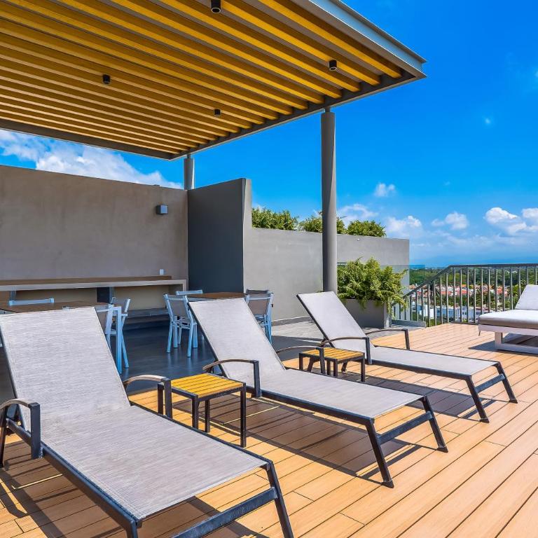 5th-floor apt near the ocean with infinity rooftop pool, balcony, washer/dryer - Casa - 33