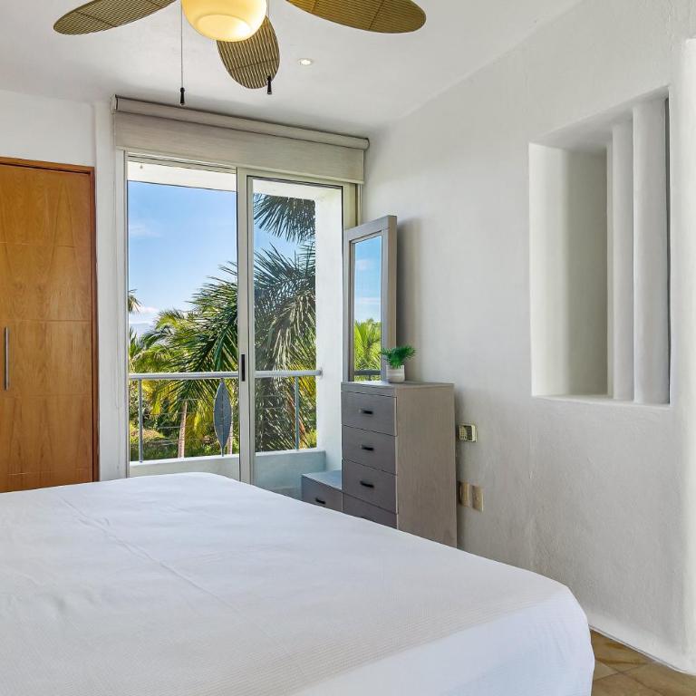 2nd-floor condo with private balcony, on-site pool & billiards - Casa - 15