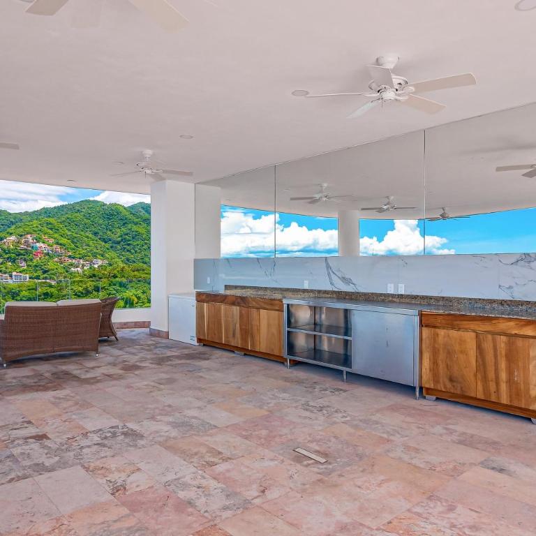 Luxurious upscale condo w/ wraparound oceanfront view & shared pool - Casa - 33