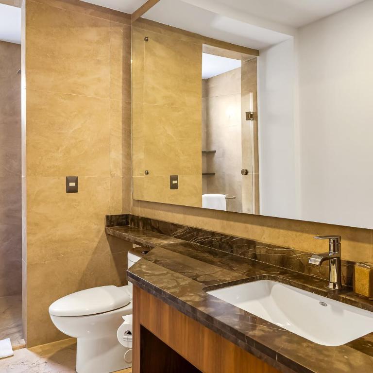 Luxurious upscale condo w/ wraparound oceanfront view & shared pool - Casa - 21