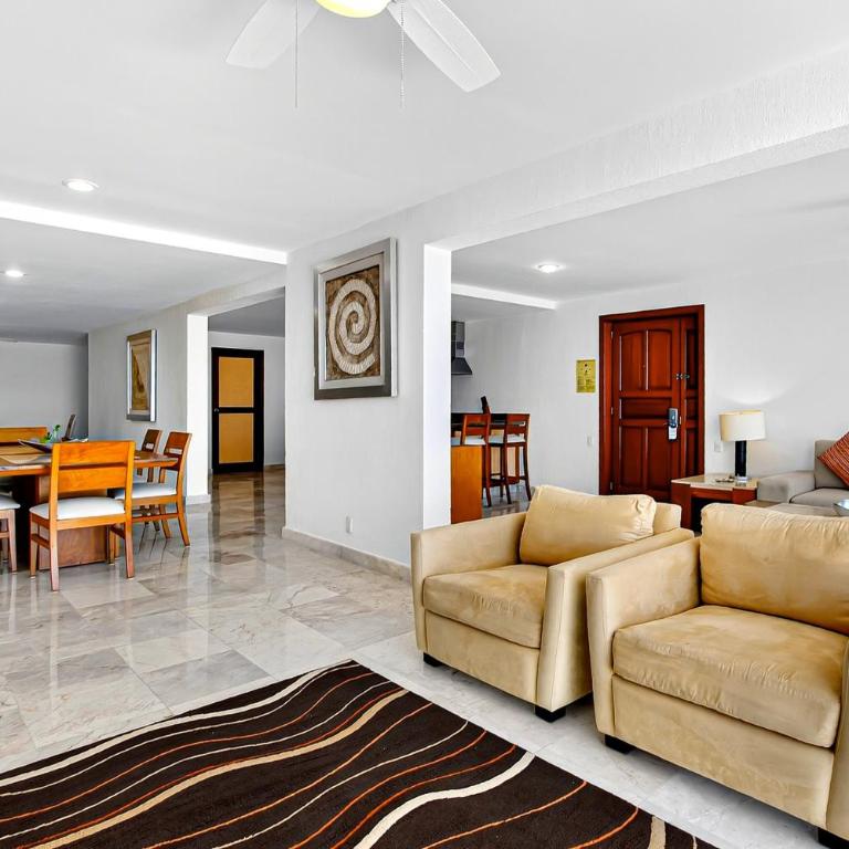 Upscale coastal suite with private terrace, ocean views, pool & hot tub - Vacation Home - 10