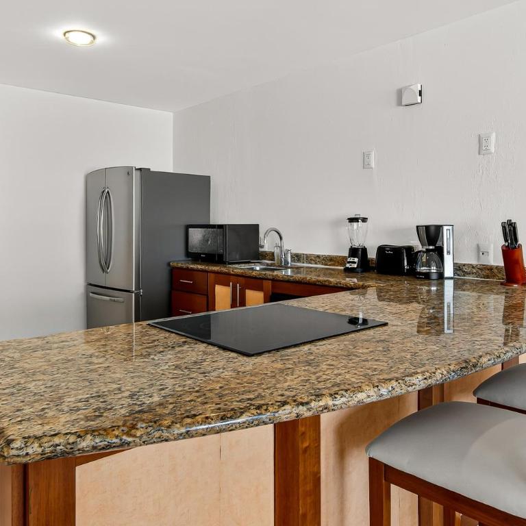 Coastal retreat condo with resort-style pool, hot tub & oceanfront terrace - Vacation Home - 15