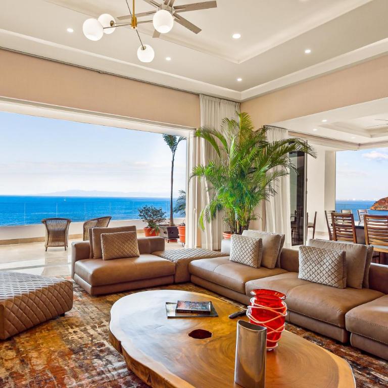 Upscale oceanfront condo with extensive balcony, pool & ocean views - Casa - 5