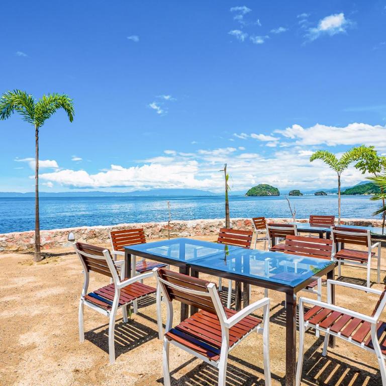 Luxe 2nd-floor condo with endless ocean views, pool, spa & balcony - Casa - 26