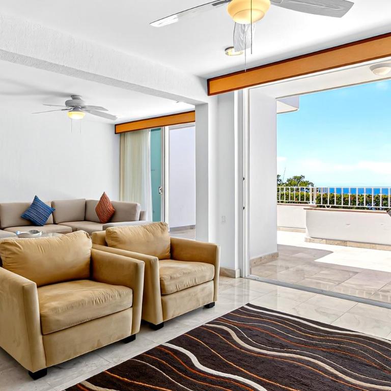 Upscale coastal suite with private terrace, ocean views, pool & hot tub - Vacation Home - 8