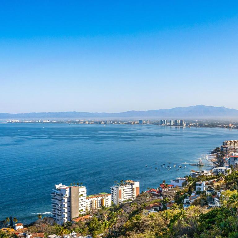 Upscale coastal suite with private terrace, ocean views, pool & hot tub - Vacation Home - 62