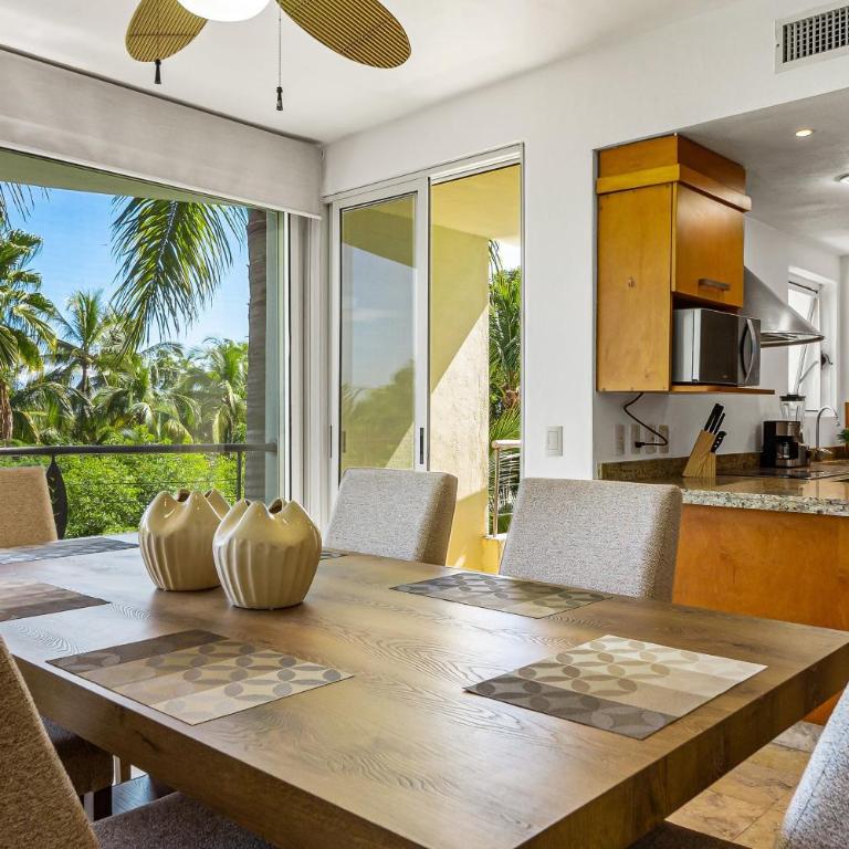 2nd-floor condo with private balcony, on-site pool & billiards - Casa - 11