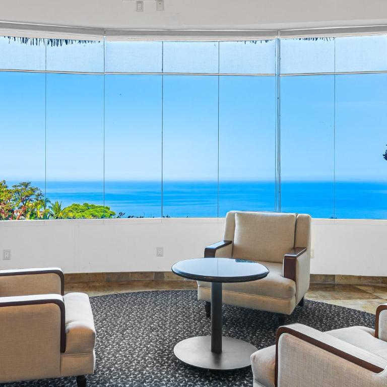 Upscale coastal suite with private terrace, ocean views, pool & hot tub - Vacation Home - 60