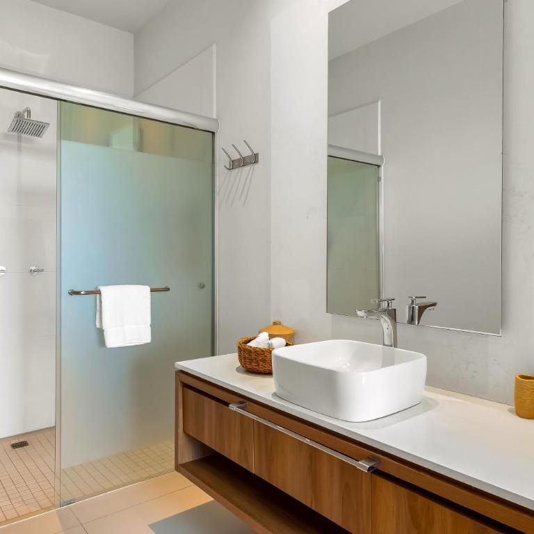 5th-floor apt near the ocean with infinity rooftop pool, balcony, washer/dryer - Casa - 19