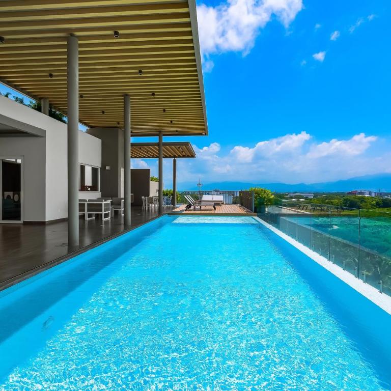 5th-floor apt near the ocean with infinity rooftop pool, balcony, washer/dryer - Casa - 37