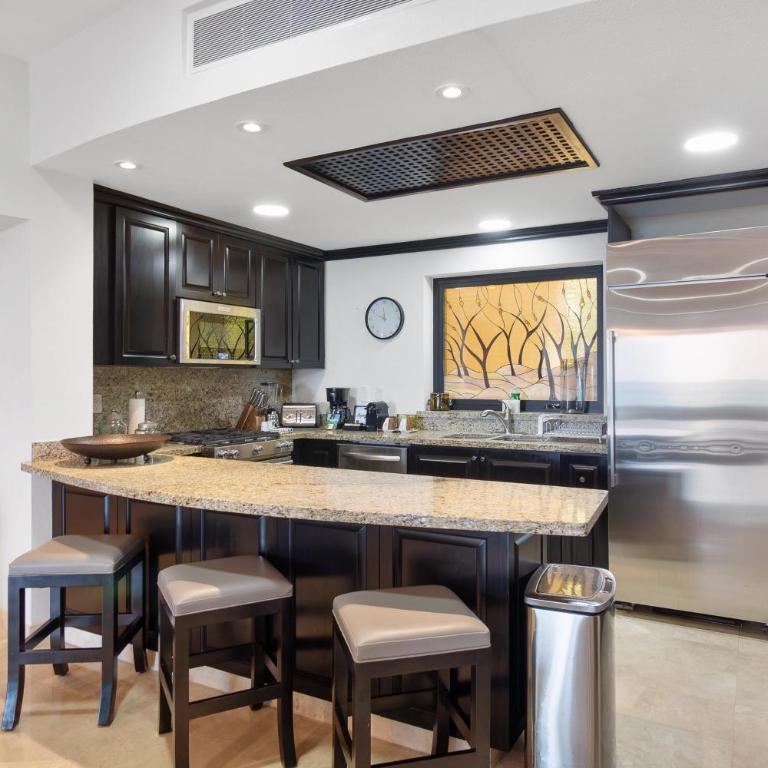 Cozy beachfront apartment with stunning ocean views and resort amenities - Vacation Home - 22