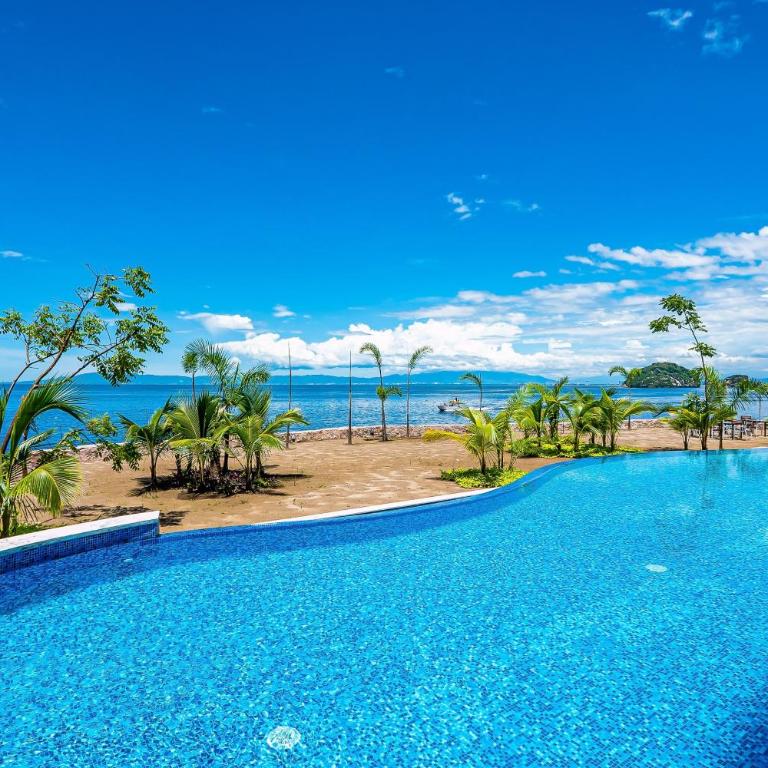 Luxurious upscale condo w/ wraparound oceanfront view & shared pool - Casa - 38