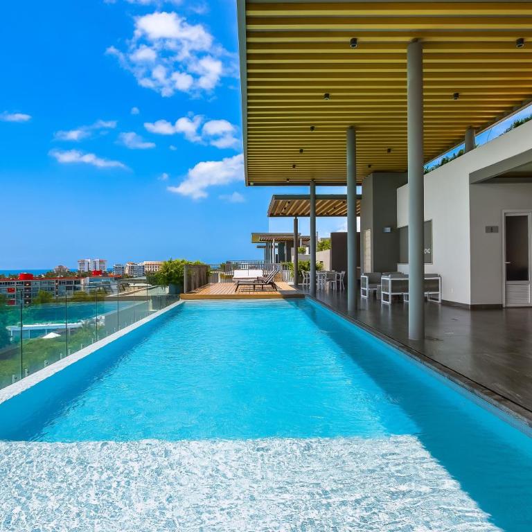 5th-floor apt near the ocean with infinity rooftop pool, balcony, washer/dryer - Casa - 36