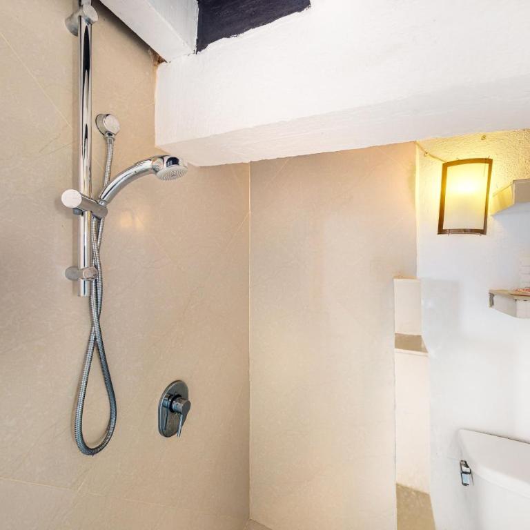 Modern & bright condo with ocean views & pool - walk to the beach - Vacation Home - 14