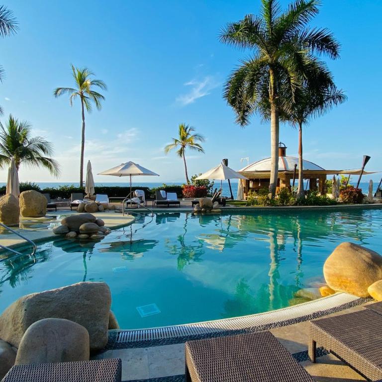 Cozy beachfront apartment with stunning ocean views and resort amenities - Vacation Home - 40