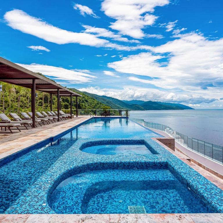 Luxurious upscale condo w/ wraparound oceanfront view & shared pool - Casa - 35
