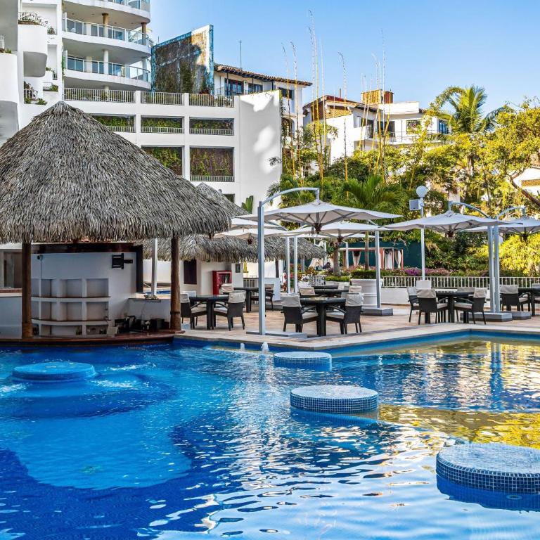 Upscale coastal suite with private terrace, ocean views, pool & hot tub - Vacation Home - 51