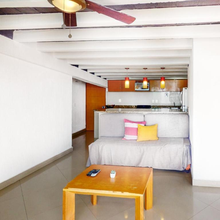 Modern & bright condo with ocean views & pool - walk to the beach - Vacation Home - 9