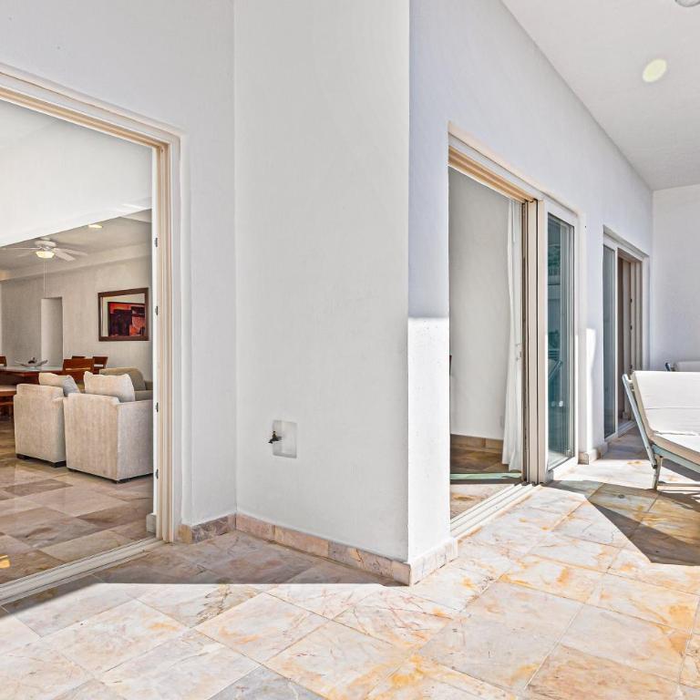 Elegant oceanview suite with heated pool, private hot tub & terrace dining - Vacation Home - 29