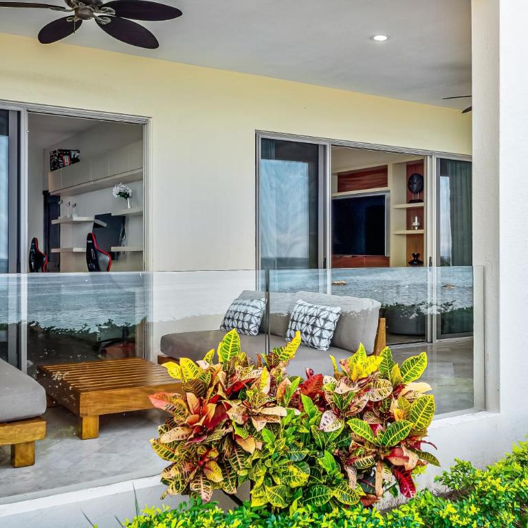 Cozy beachfront apartment with stunning ocean views and resort amenities - Vacation Home - 3