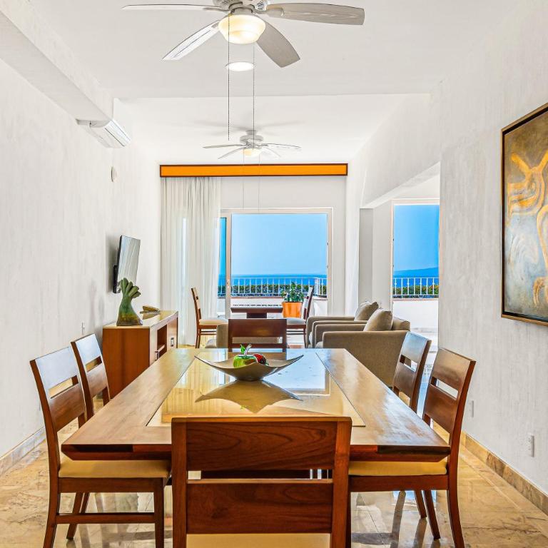 Elegant oceanview suite with heated pool, private hot tub & terrace dining - Vacation Home - 9