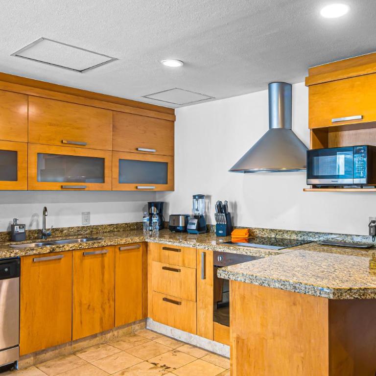 Bright coastal apartment with pool, balcony & beach access close by - Casa - 17