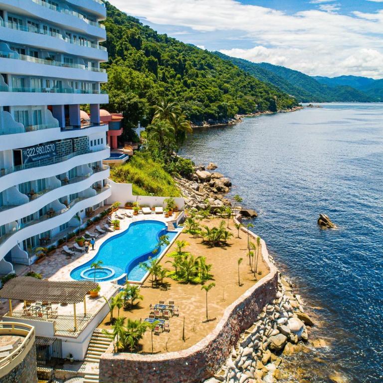 Luxurious upscale condo w/ wraparound oceanfront view & shared pool - Casa - 49