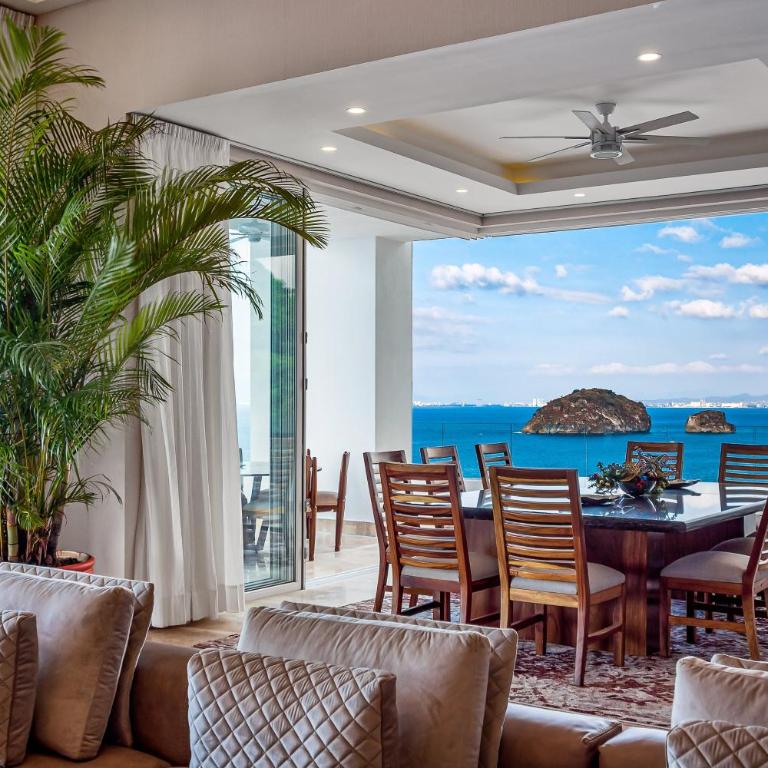 Upscale oceanfront condo with extensive balcony, pool & ocean views - Casa - 13
