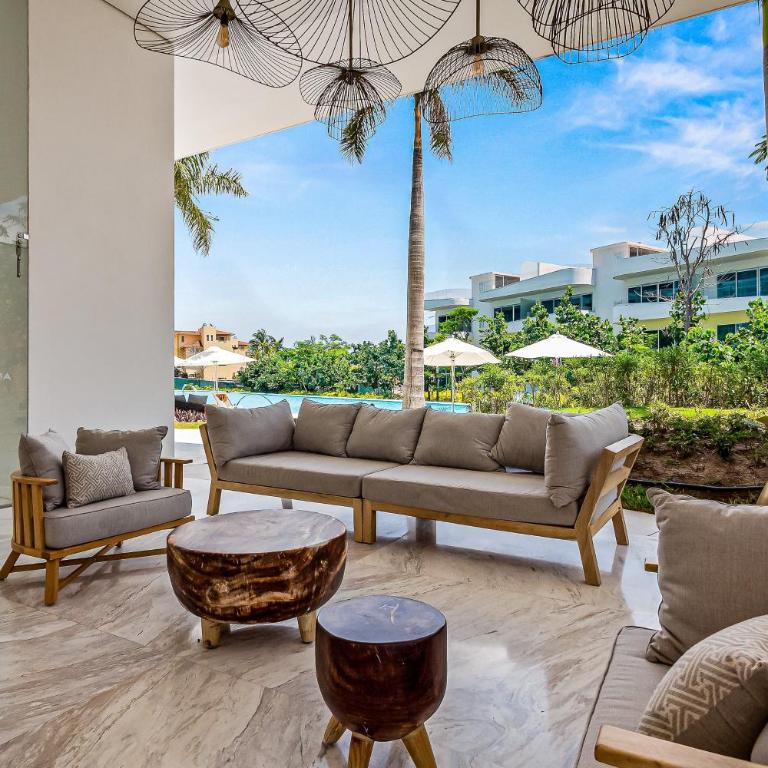 Luxe condo with infinity pool, fitness center, sweeping vistas, and central AC - Casa - 2