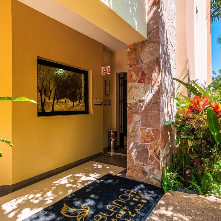 Cozy beachfront apartment with stunning ocean views and resort amenities - Vacation Home - 37