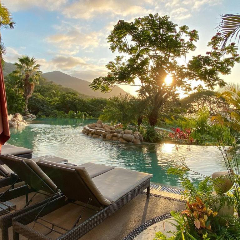 Cozy beachfront apartment with stunning ocean views and resort amenities - Vacation Home - 50