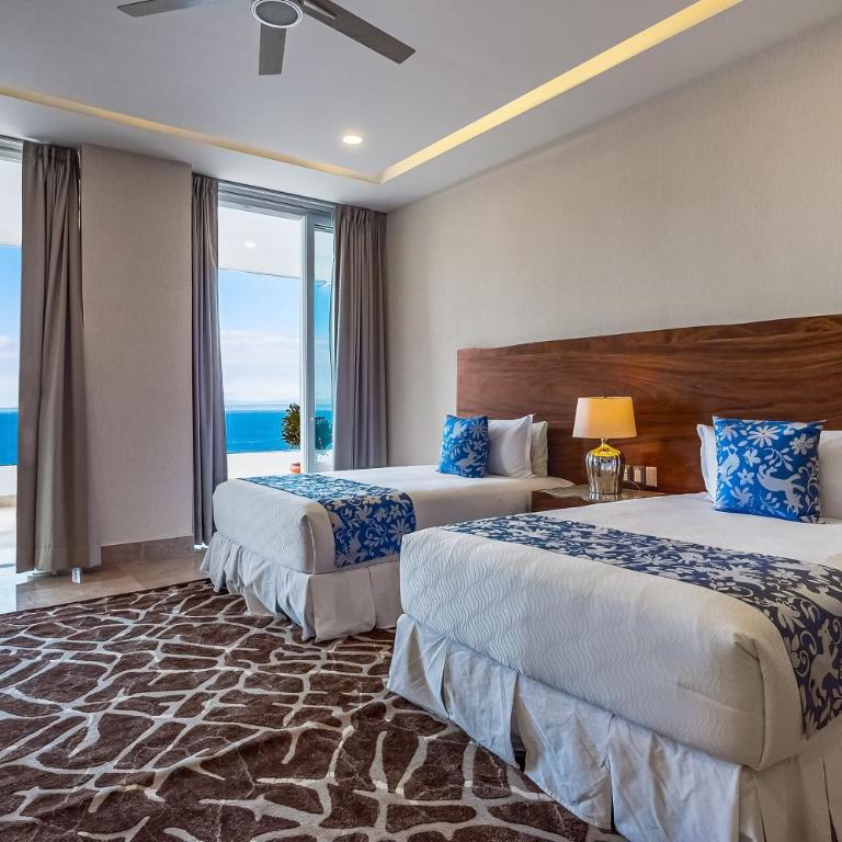 Upscale oceanfront condo with extensive balcony, pool & ocean views - Casa - 26