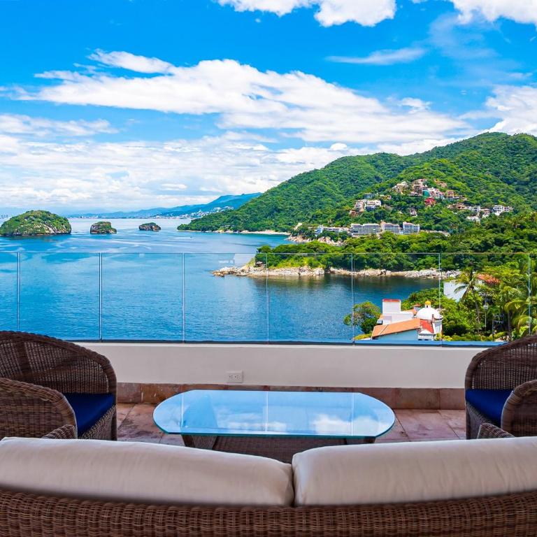 Upscale oceanfront condo with extensive balcony, pool & ocean views - Casa - 4