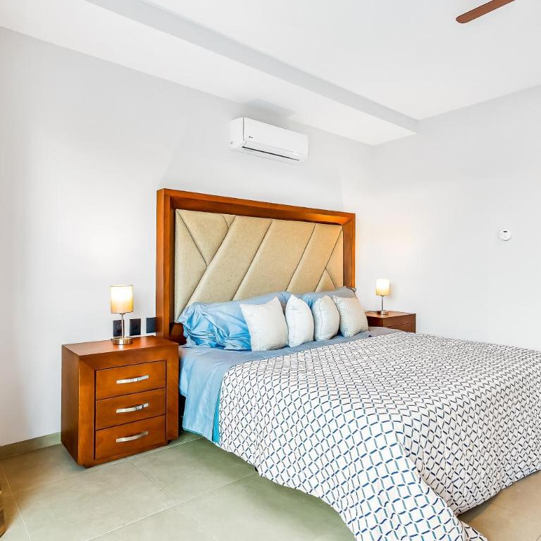 Resort condo with balcony, scenic view, rooftop pool, & well-equipped kitchen - Casa - 16